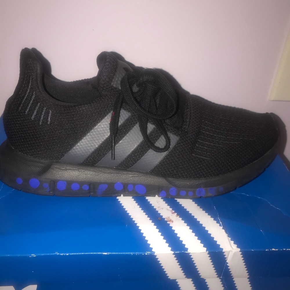 Adidas swift run black size 7y